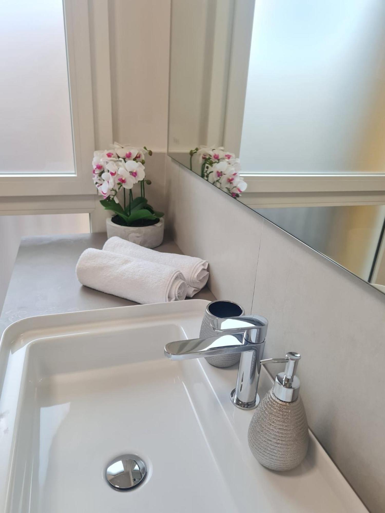 Nel Sole Business Apartment Болоня Екстериор снимка